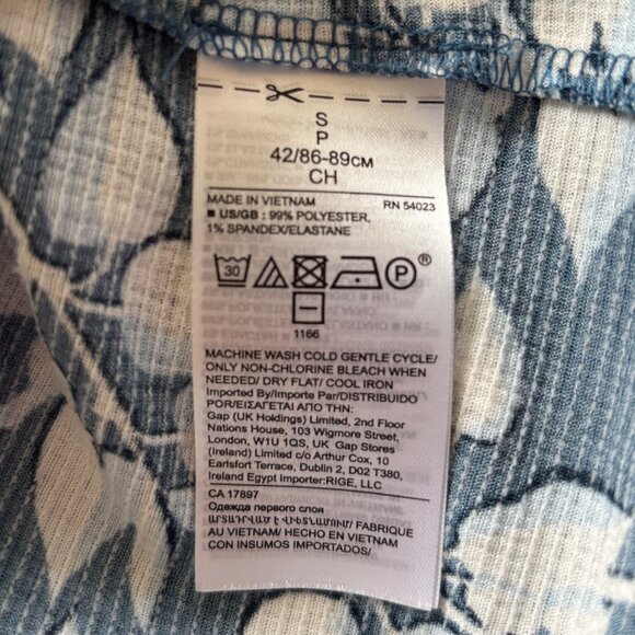 Banana Republic V-Neck Blouse Blue & White Leaves Semi Sheer 3/4 Sleeves EUC - Picture 8 of 8